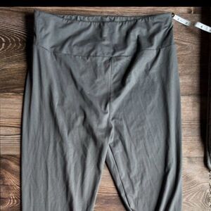 NWOT LuLaRoe Gray Leggings Tall Curvy TC Butter Soft